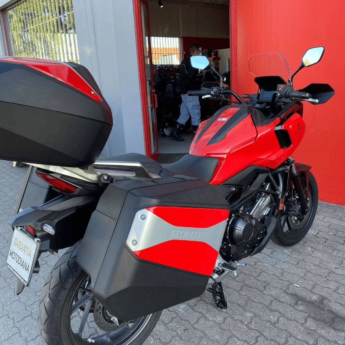 https://motodiana.com//public/uploads/17%2626_MotosUsadas/Elementos_Graficos/BT-81-HZHONDANC750ABSCMEXTENSAO/06.png