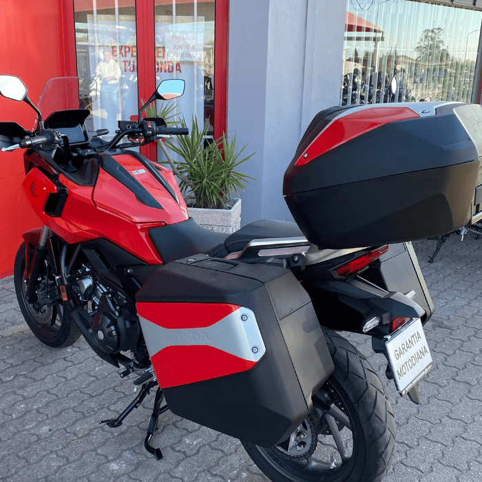 https://motodiana.com//public/uploads/17%2626_MotosUsadas/Elementos_Graficos/BT-81-HZHONDANC750ABSCMEXTENSAO/07.png