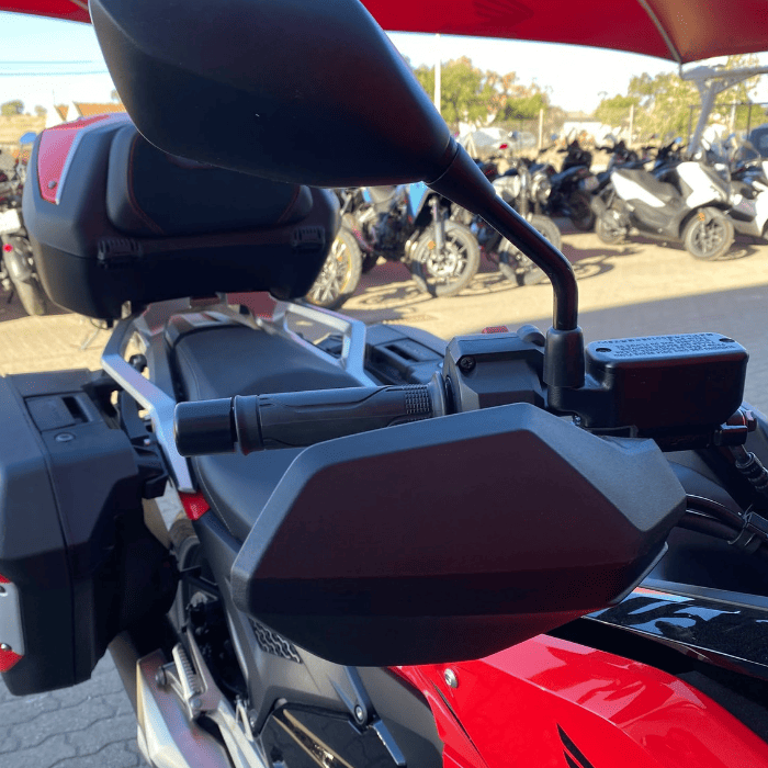 https://motodiana.com//public/uploads/17%2626_MotosUsadas/Elementos_Graficos/BT-81-HZHONDANC750ABSCMEXTENSAO/09.png