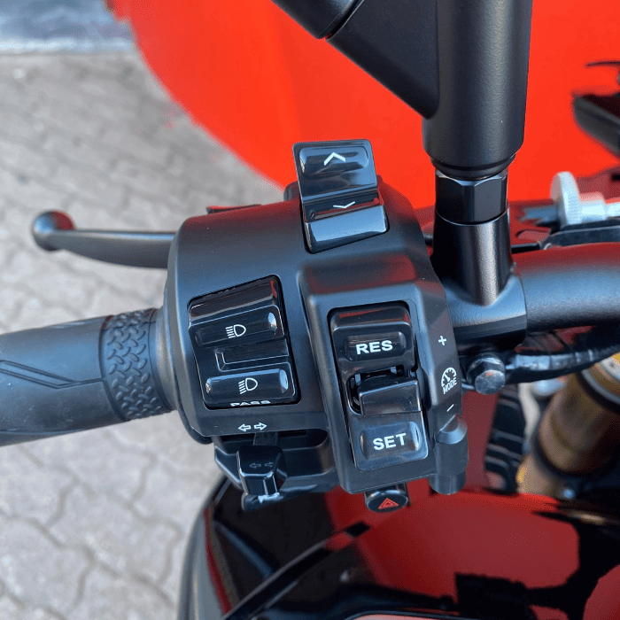 https://motodiana.com//public/uploads/17%2626_MotosUsadas/Elementos_Graficos/YAMAHA%20MT10%20SP/09.png