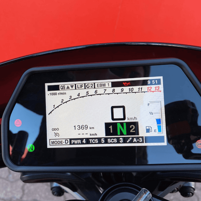 https://motodiana.com//public/uploads/17%2626_MotosUsadas/Elementos_Graficos/YAMAHA%20MT10%20SP/11.png