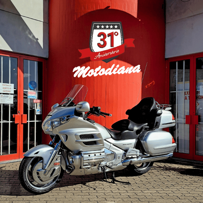 https://motodiana.com//public/uploads/Motos%20Usadas/Elementos_Graficos/06_AB_13_GL1800_CINZENTA/1.png