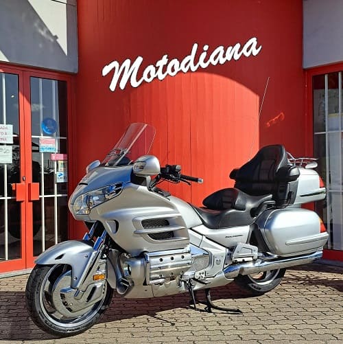 https://motodiana.com//public/uploads/Motos%20Usadas/Elementos_Graficos/06_AB_13_GL1800_CINZENTA/20250128_115845.jpg