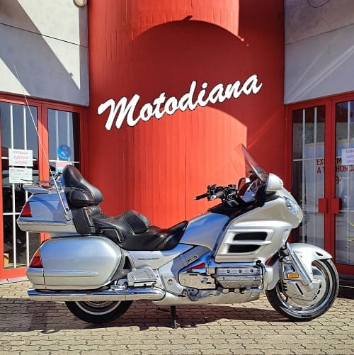 https://motodiana.com//public/uploads/Motos%20Usadas/Elementos_Graficos/06_AB_13_GL1800_CINZENTA/20250128_120034.jpg