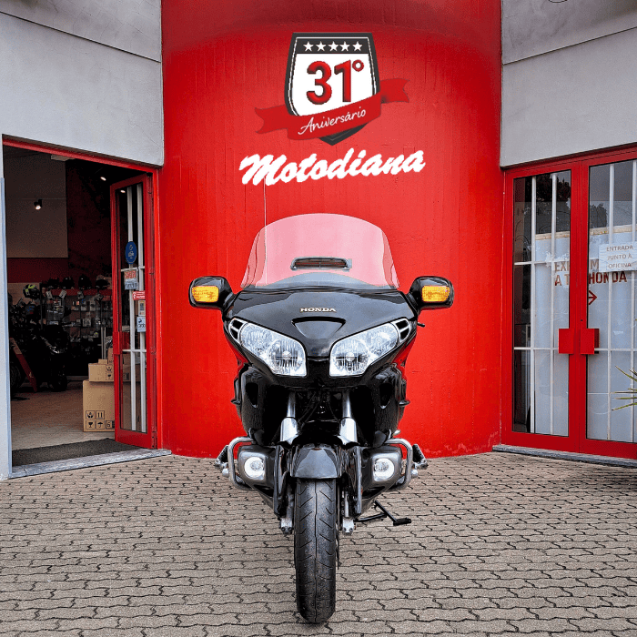 https://motodiana.com//public/uploads/Motos%20Usadas/Elementos_Graficos/16_10_RO_GL1800_PRETO/2.png