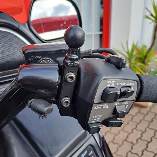 https://motodiana.com//public/uploads/Motos%20Usadas/Elementos_Graficos/16_10_RO_GL1800_PRETO/20250110_145740.jpg
