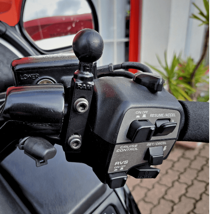https://motodiana.com//public/uploads/Motos%20Usadas/Elementos_Graficos/16_10_RO_GL1800_PRETO/8.png