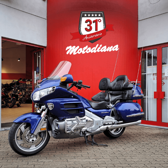 https://motodiana.com//public/uploads/Motos%20Usadas/Elementos_Graficos/17_17_IR_gl1800_azul/1.png