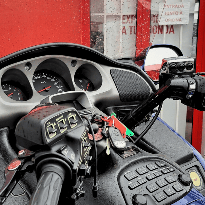 https://motodiana.com//public/uploads/Motos%20Usadas/Elementos_Graficos/17_17_IR_gl1800_azul/9_22.png