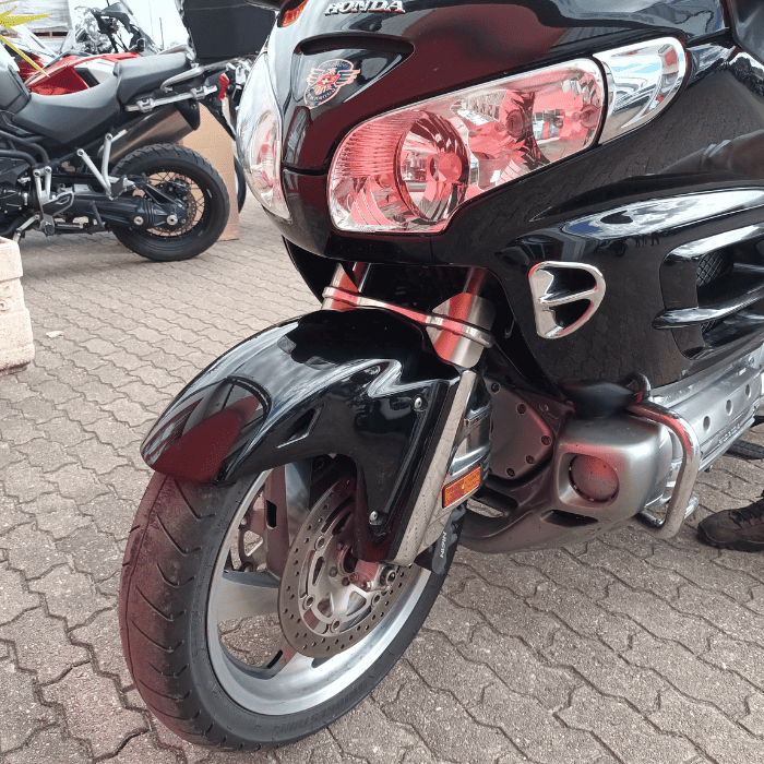 https://motodiana.com//public/uploads/Motos%20Usadas/Elementos_Graficos/42-IP-84%20HONDA%20GL%201800%20Landing%20Train/06.png