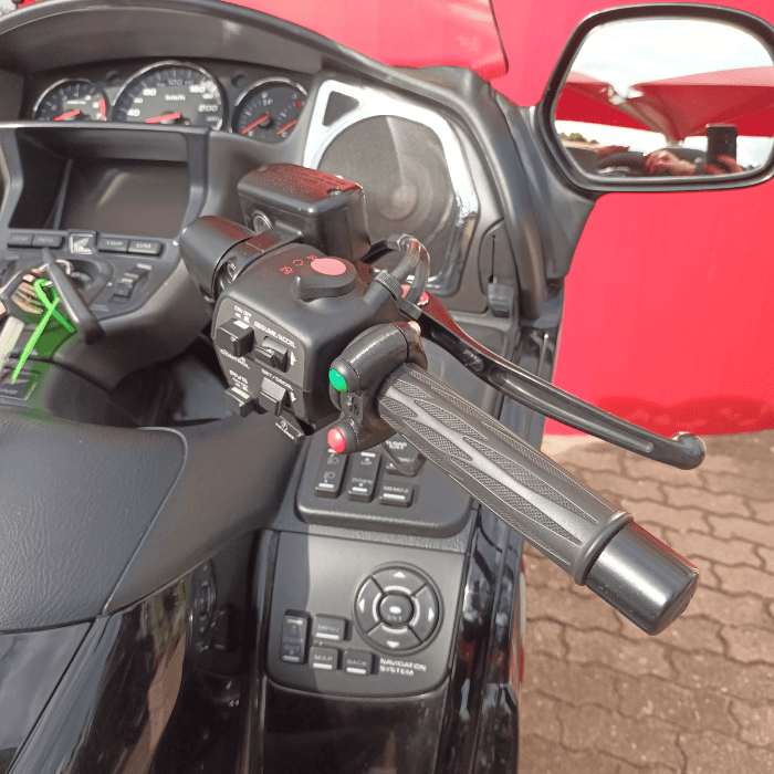 https://motodiana.com//public/uploads/Motos%20Usadas/Elementos_Graficos/42-IP-84%20HONDA%20GL%201800%20Landing%20Train/12.png