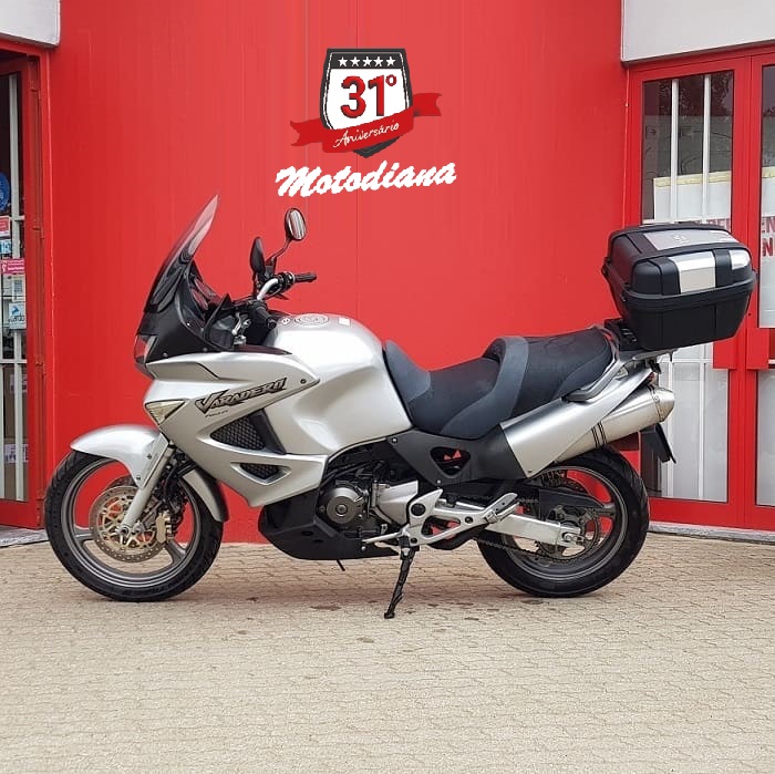 https://motodiana.com//public/uploads/Motos%20Usadas/Elementos_Graficos/42_AE_80_HONDAVARADERO_XL1000/0_6.jpg