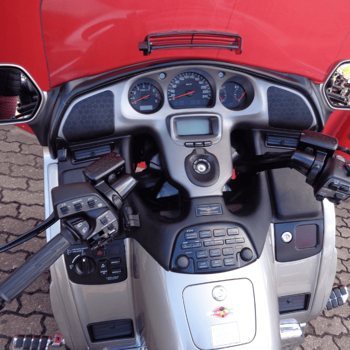 https://motodiana.com//public/uploads/Motos%20Usadas/Elementos_Graficos/68-47-TZ%20HONDA%20GL1800/08.png