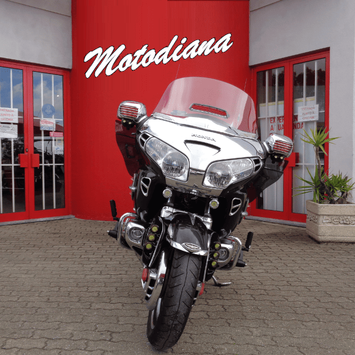 https://motodiana.com//public/uploads/Motos%20Usadas/Elementos_Graficos/75-33-ZR%20HONDA%20GL1800/03%20(1).png