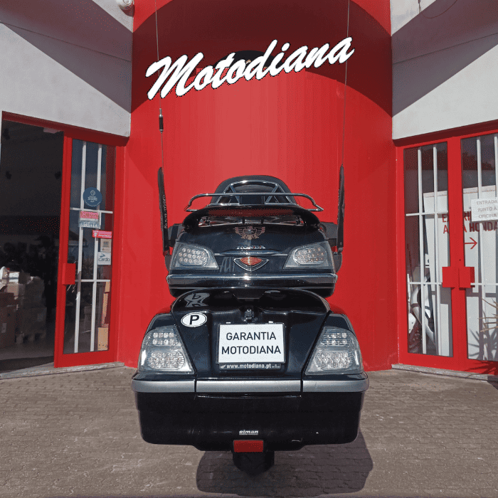 https://motodiana.com//public/uploads/Motos%20Usadas/Elementos_Graficos/75-33-ZR%20HONDA%20GL1800/04%20(1).png