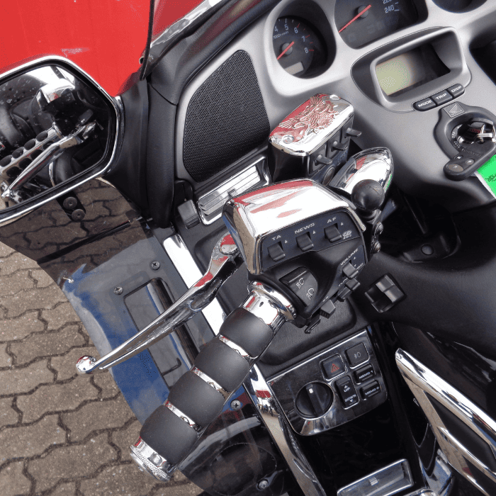 https://motodiana.com//public/uploads/Motos%20Usadas/Elementos_Graficos/75-33-ZR%20HONDA%20GL1800/06.png