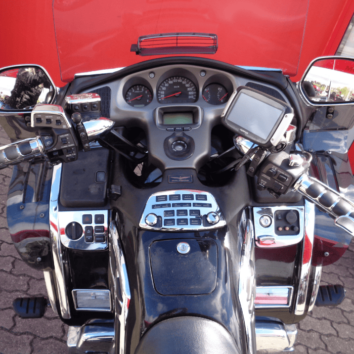 https://motodiana.com//public/uploads/Motos%20Usadas/Elementos_Graficos/75-33-ZR%20HONDA%20GL1800/09.png