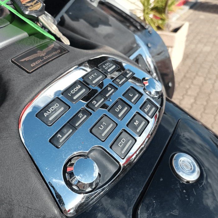 https://motodiana.com//public/uploads/Motos%20Usadas/Elementos_Graficos/75-33-ZR%20HONDA%20GL1800/10.png