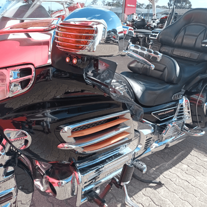 https://motodiana.com//public/uploads/Motos%20Usadas/Elementos_Graficos/75-33-ZR%20HONDA%20GL1800/12.png