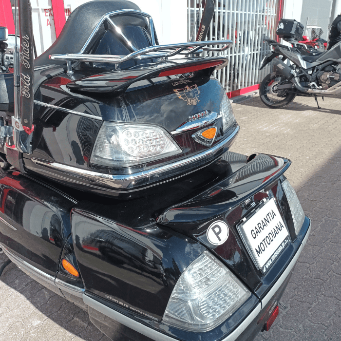 https://motodiana.com//public/uploads/Motos%20Usadas/Elementos_Graficos/75-33-ZR%20HONDA%20GL1800/25.png