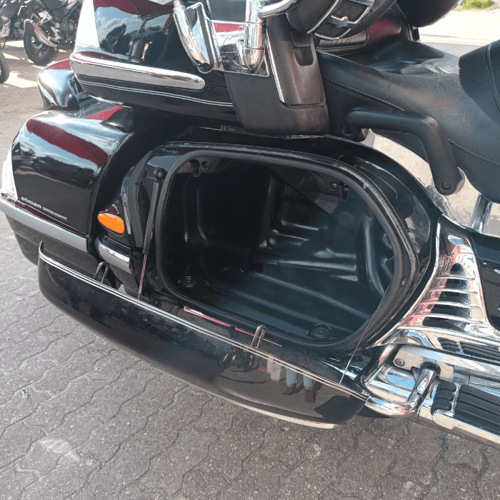 https://motodiana.com//public/uploads/Motos%20Usadas/Elementos_Graficos/75-33-ZR%20HONDA%20GL1800/27.png