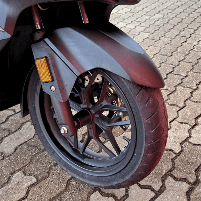https://motodiana.com//public/uploads/Motos%20Usadas/Elementos_Graficos/83_xr_53_forza_nss300/7.png