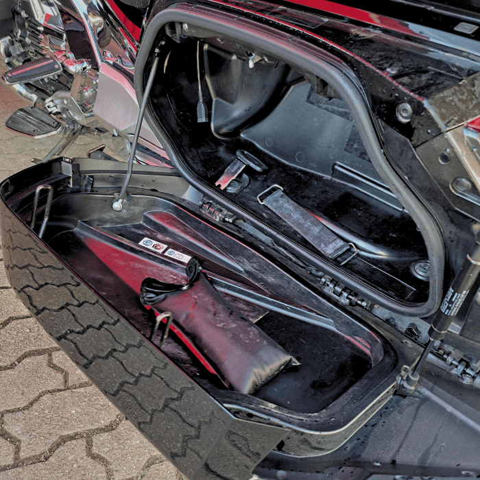 https://motodiana.com//public/uploads/Motos%20Usadas/Elementos_Graficos/AE_55_UF_GL1800DCT_PRETO/9_37.png