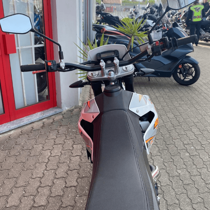 https://motodiana.com//public/uploads/Motos%20Usadas/Elementos_Graficos/AG-48-OR%20UM%20DSR%20125/07.png