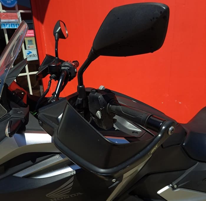 https://motodiana.com//public/uploads/Motos%20Usadas/Elementos_Graficos/AJ_01_BR_NC750X_PRETOMATE/4.jpg