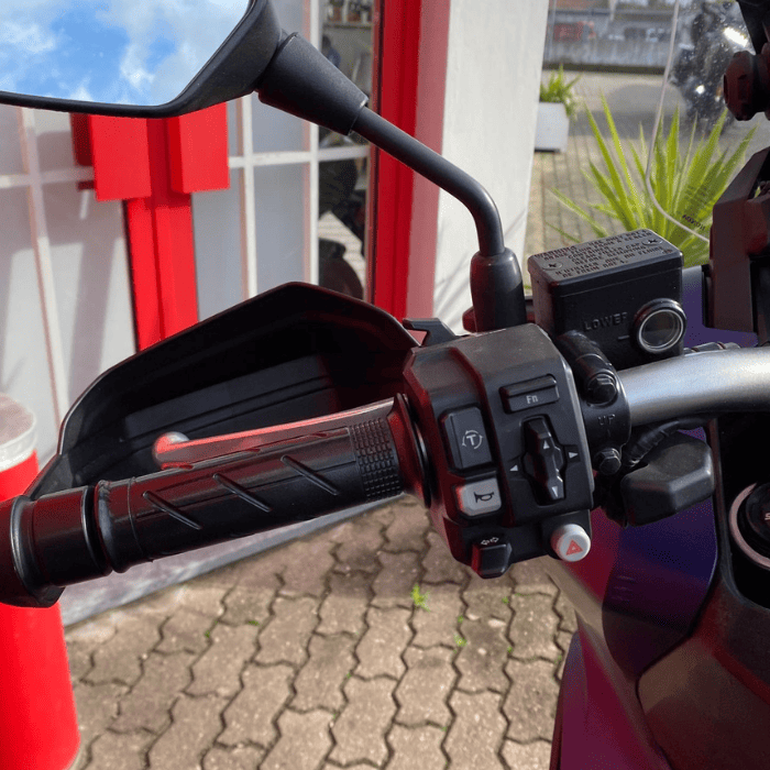 https://motodiana.com//public/uploads/Motos%20Usadas/Elementos_Graficos/BM-18-SZ%20HONDA%20ADV%20350/07.png
