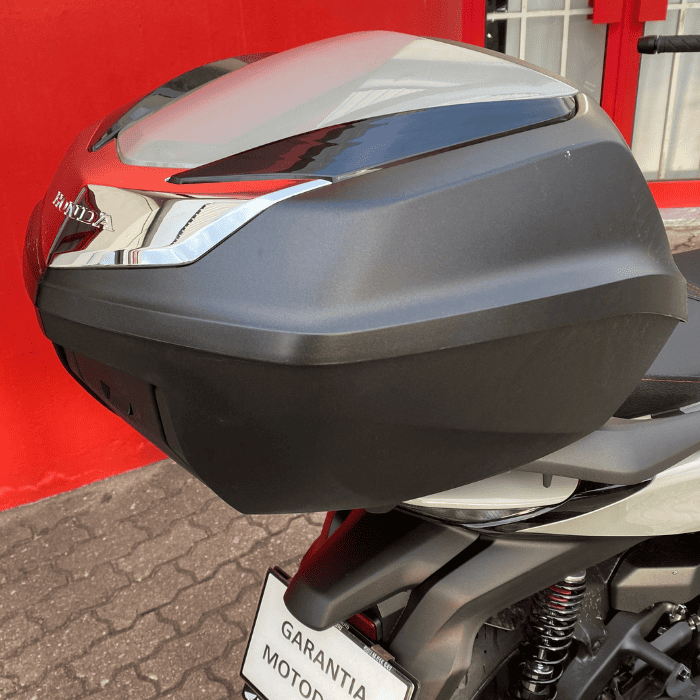 https://motodiana.com//public/uploads/Motos%20Usadas/Elementos_Graficos/CE-00-FM%20HONDA%20SH350%20SMART%20TOP%20CASE/07.png